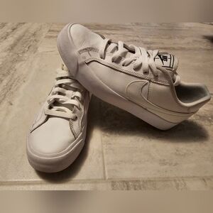 Nike Shoes women's 7 1/2